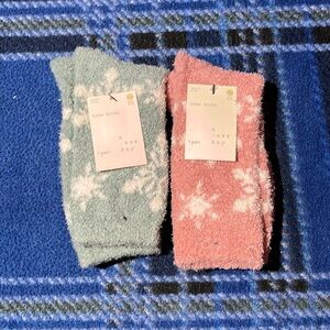 NWT 2-Pairs of A New Day Cozy Crew Socks - Sizes 4-10 - Blue and Pink